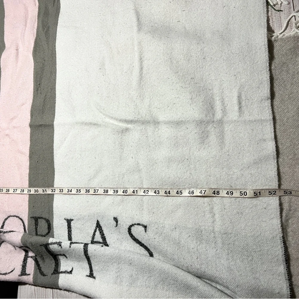 Victoria Secret Throw Blanket - Picture 11 of 15